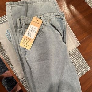 Women’s high-waisted, wide-leg jeans (S)